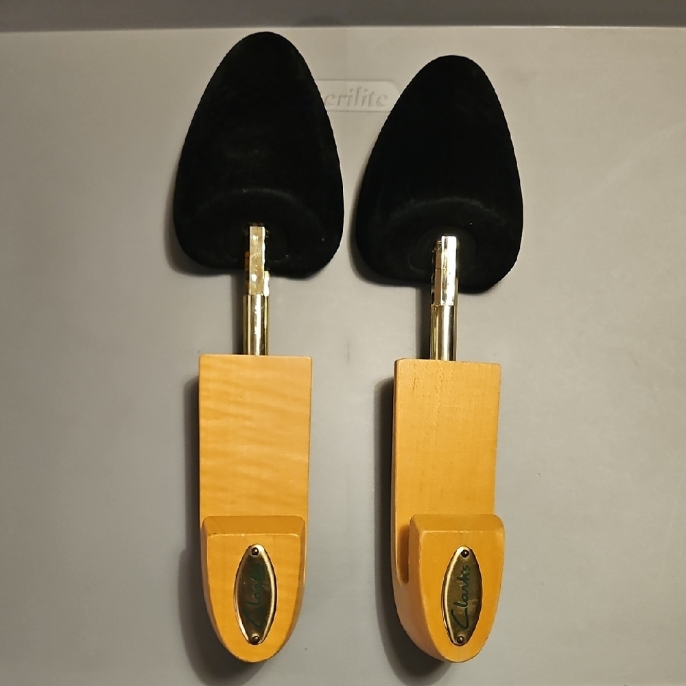 Clarks Of ENGLAND Wooden Shoe Trees With Black Tips